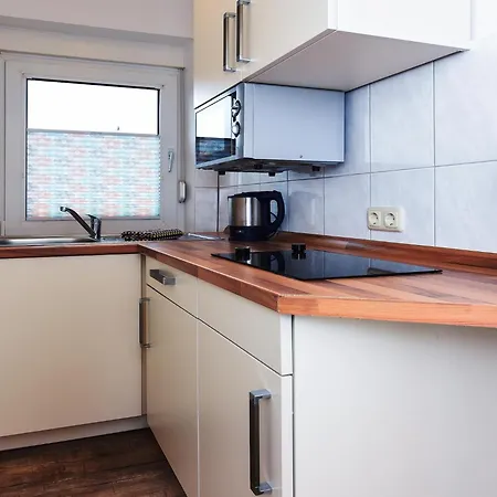 Gemuetliche Mit Balkon 아파트 벤세르시엘