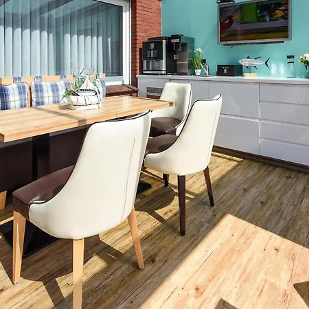 Gemuetliche Mit Balkon 아파트